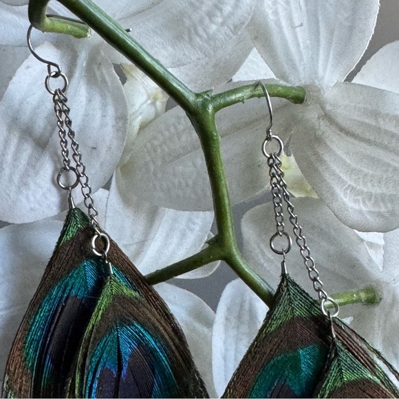 Peacock Feather Dangle Earrings – Boho Statement Accessory - Picture 3 of 4